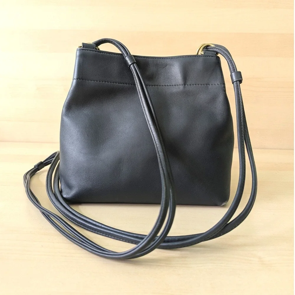 Vintage Coach Navy Blue Leather Crossbody Bag 80s Made in USA 0373-320
